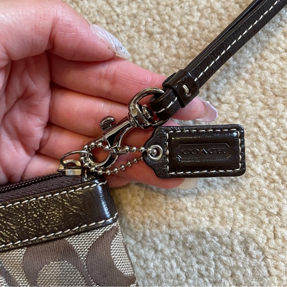 Coach Wristlet Pouch With Detachable Strap Monogram New Without Tags - Picture 4 of 4